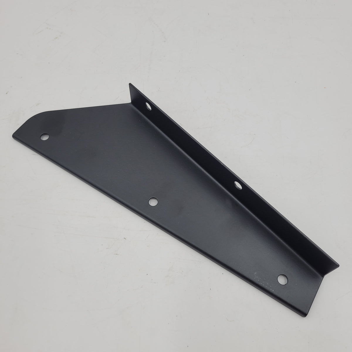 LR DEFENDER -06 Front Right Bracket Mudflap Retention MTC3000