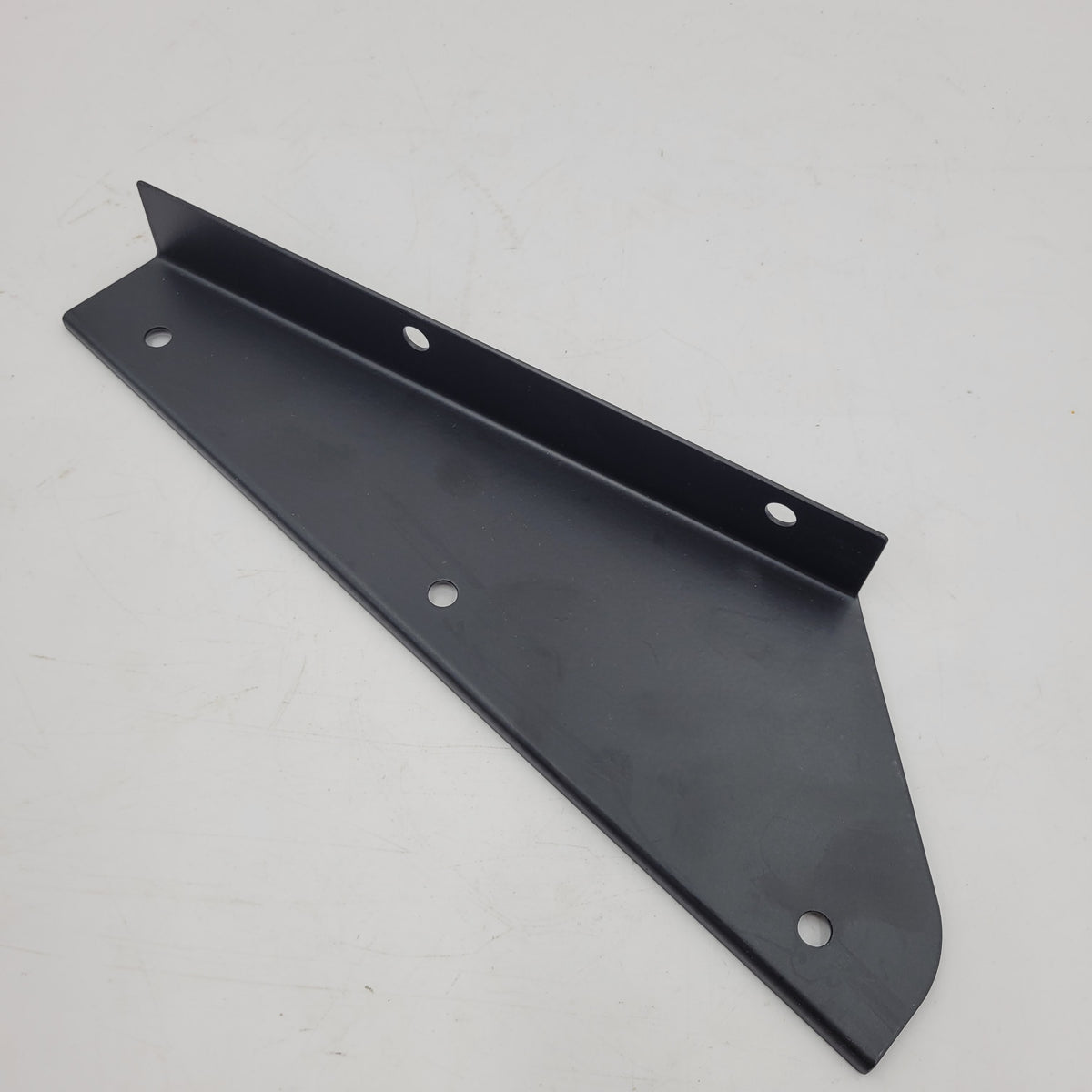 LR DEFENDER -06 Front Left Bracket Mudflap Retention MTC3001
