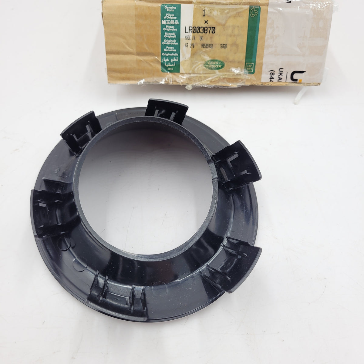 LR FREELANDER II up to -09 RIGHT FOG LAMP BEZEL LR003870