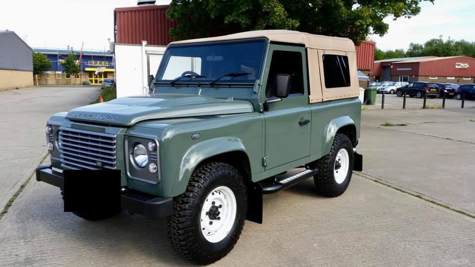 Defender 90 Mohair Canvas Top All Wheel Trim