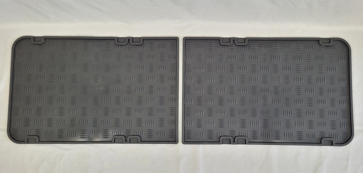 MIDDLE ROW FLOOR MATS SERIES II/IIA/III & DEFENDER 110/130 Part EXT017-3