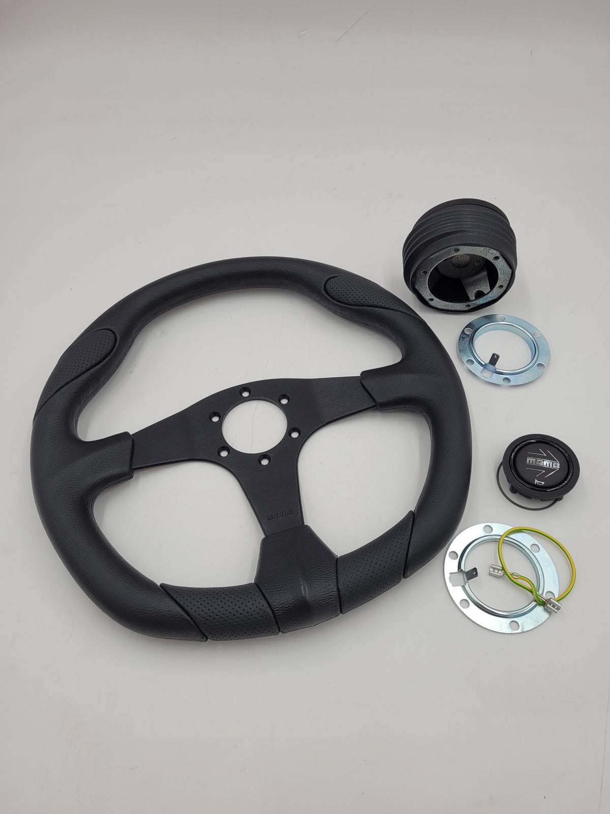 Land Rover 350mm Steering Wheel with 36 spline boss Part DA5726 and DA5734