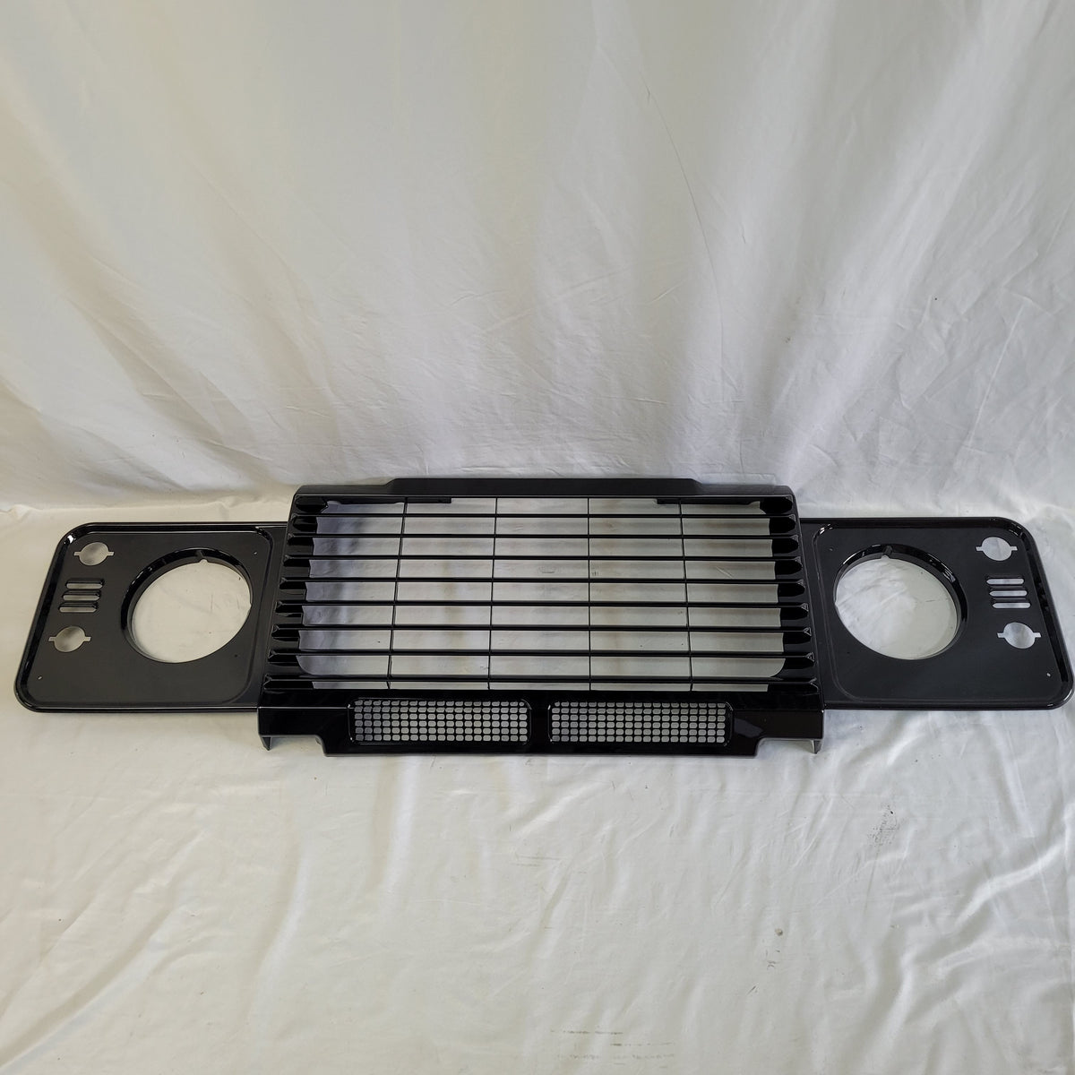 DEFENDER Upgraded Grille & Headlight Surround Set Gloss BLACK LR008362UKB