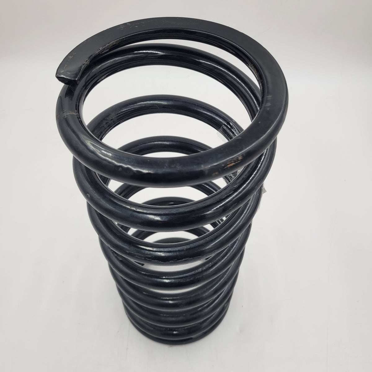Used like New Defender 110,130 Rear Passenger Coil Spring (Red/Green) Part NRC6904