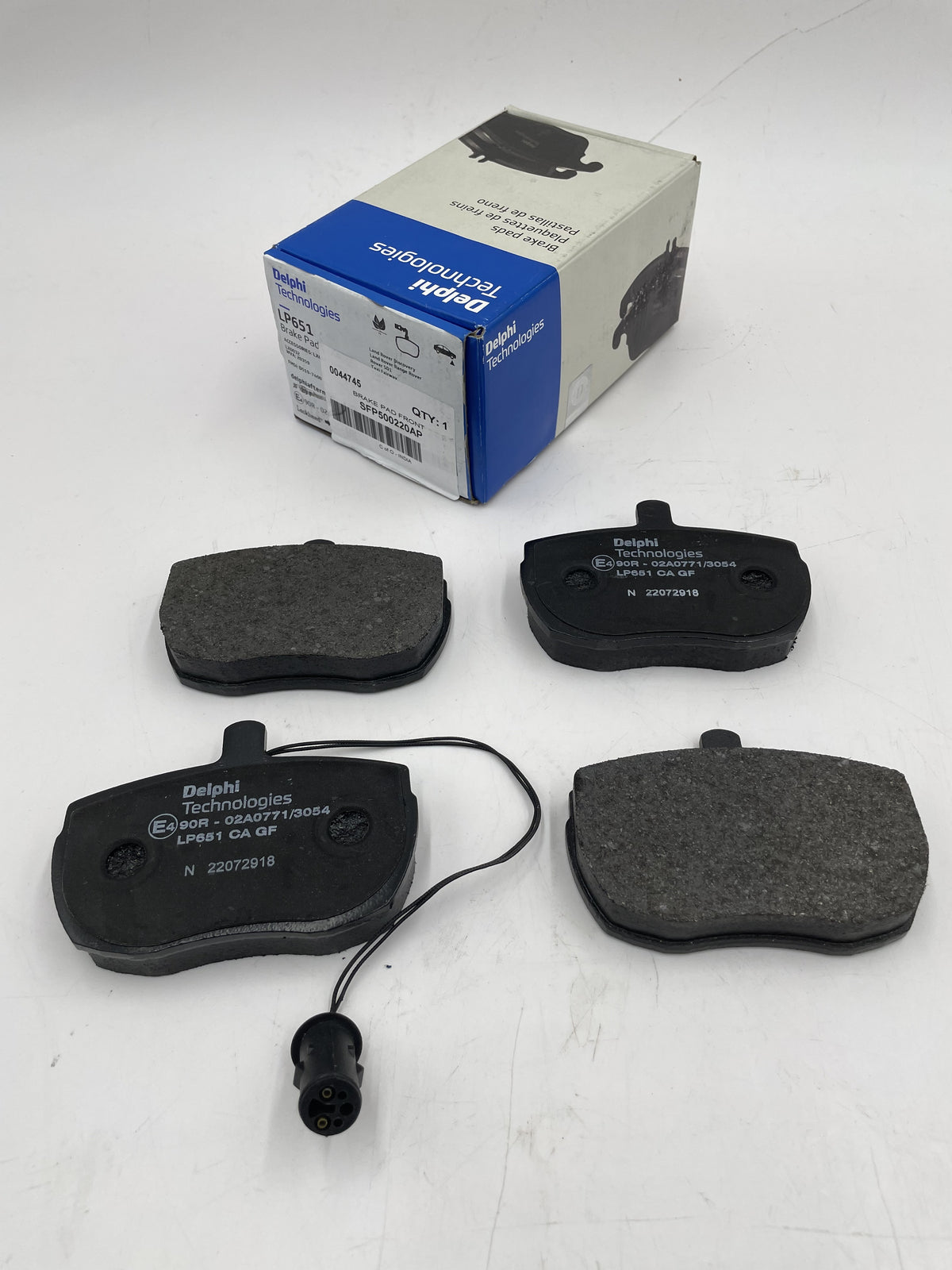 LR DEFENDER DISCOVERY I RRC Front Brake Pads Delphi LP651 / SFP500220AP