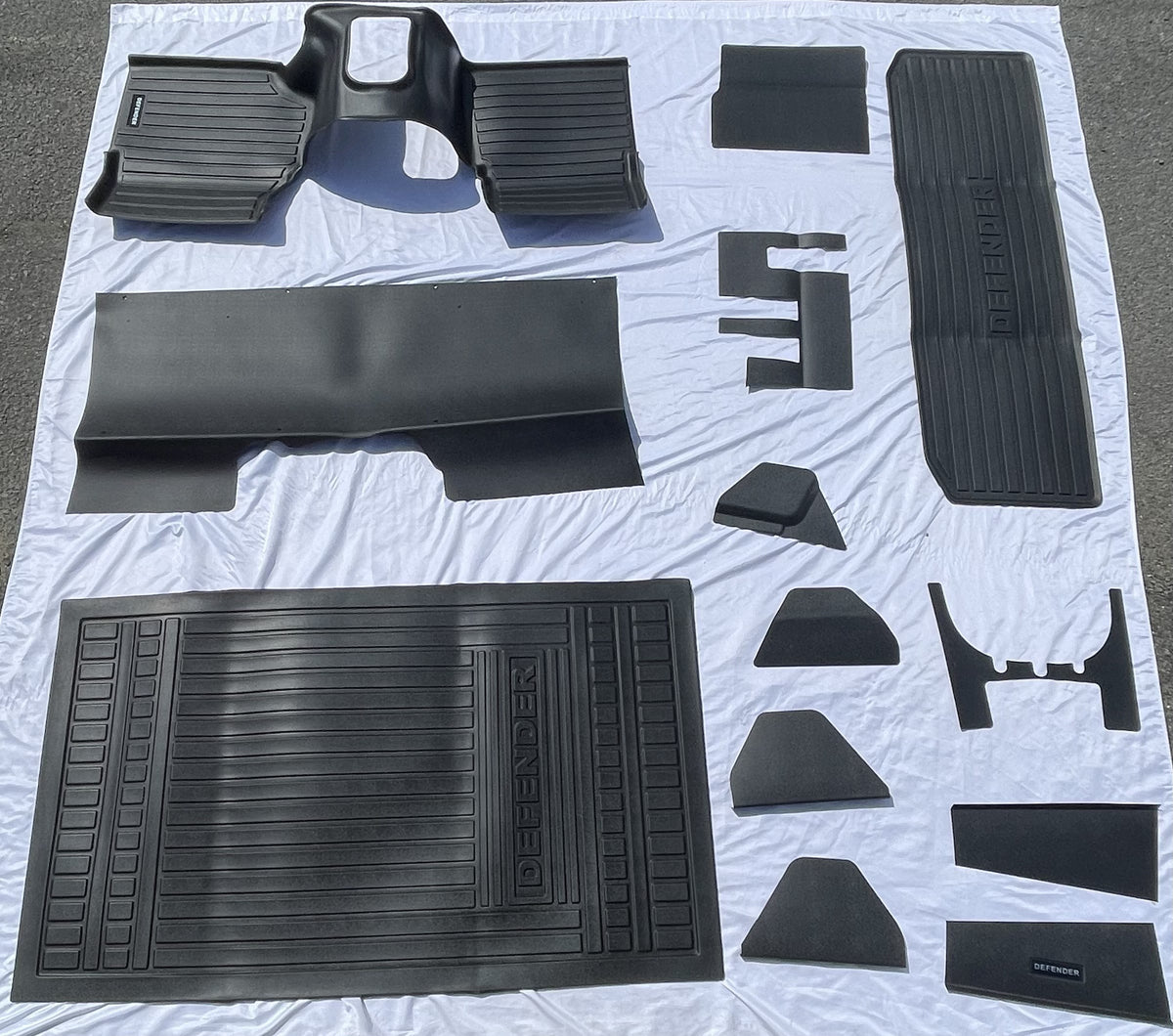 LR DEFENDER Barrier Mat Black For RHD Defender R380 UK009-29