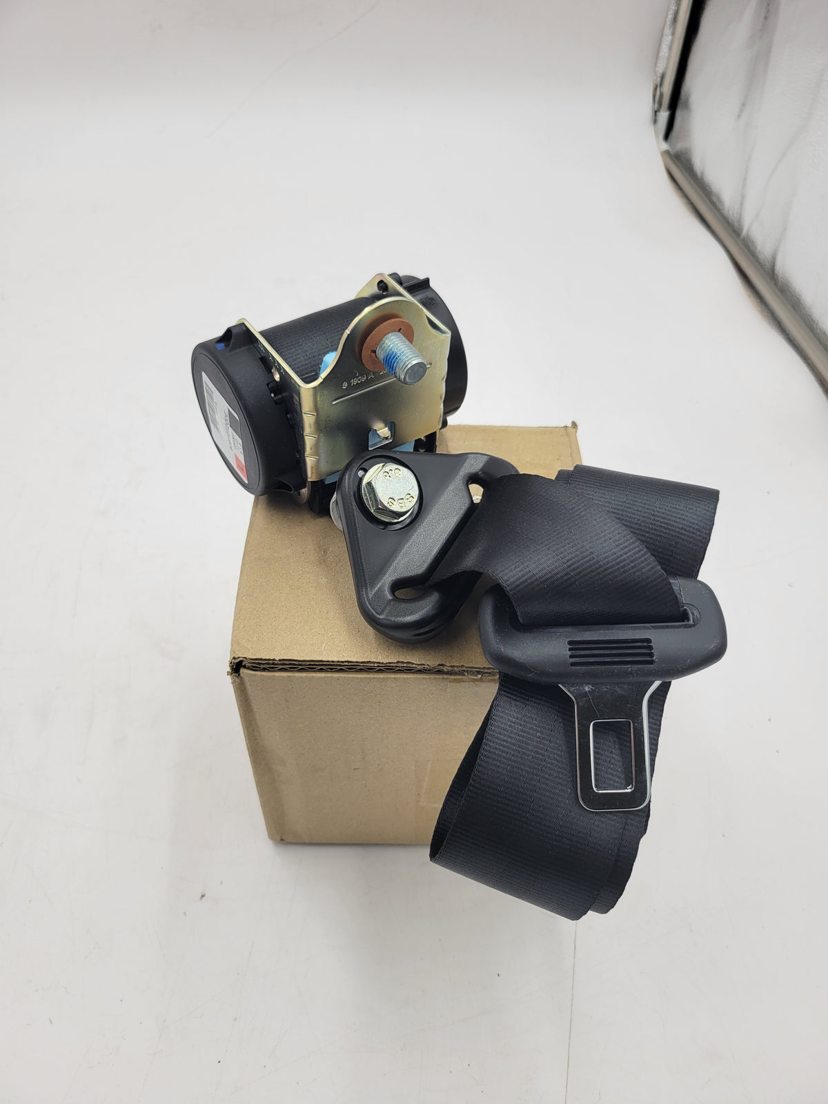 LR DEFENDER 110'/130' 98-06 Rear Left Hand Second Row Seat Belt EVL000090PMAG
