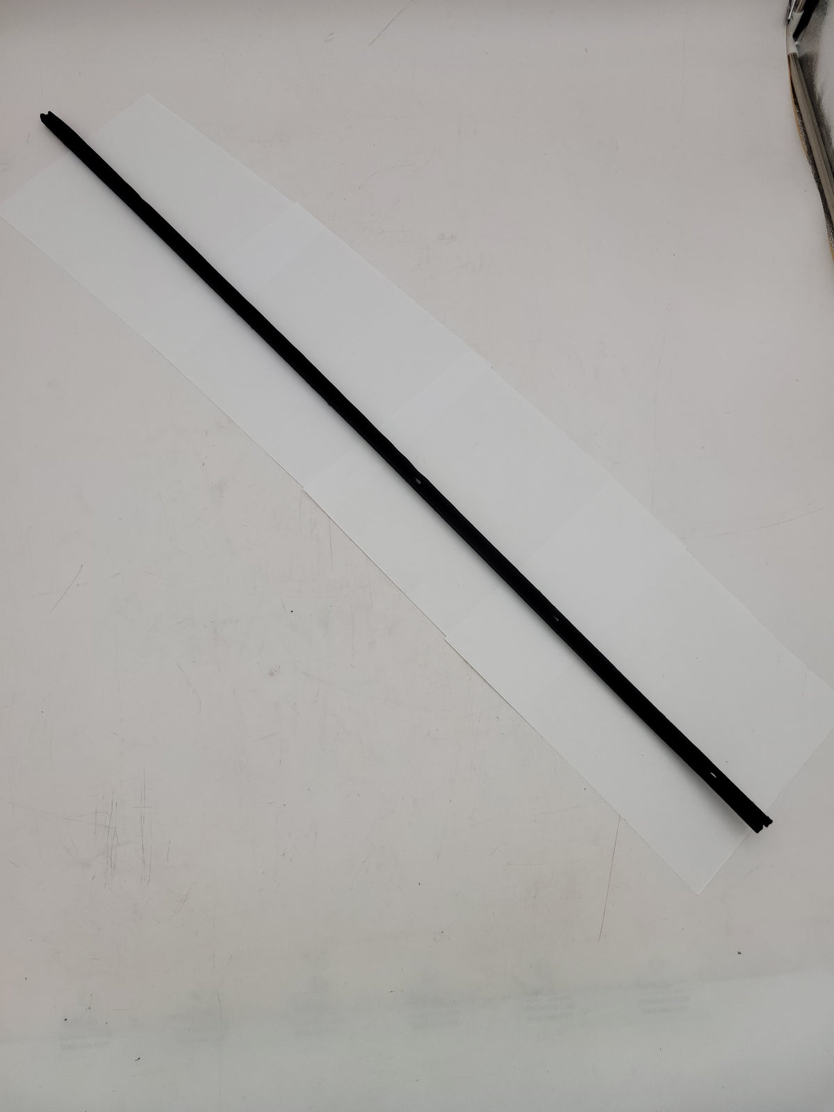 LR DEFENDER Rear Side Door Front Vertical Window Channel 4mm Glass MXC5837