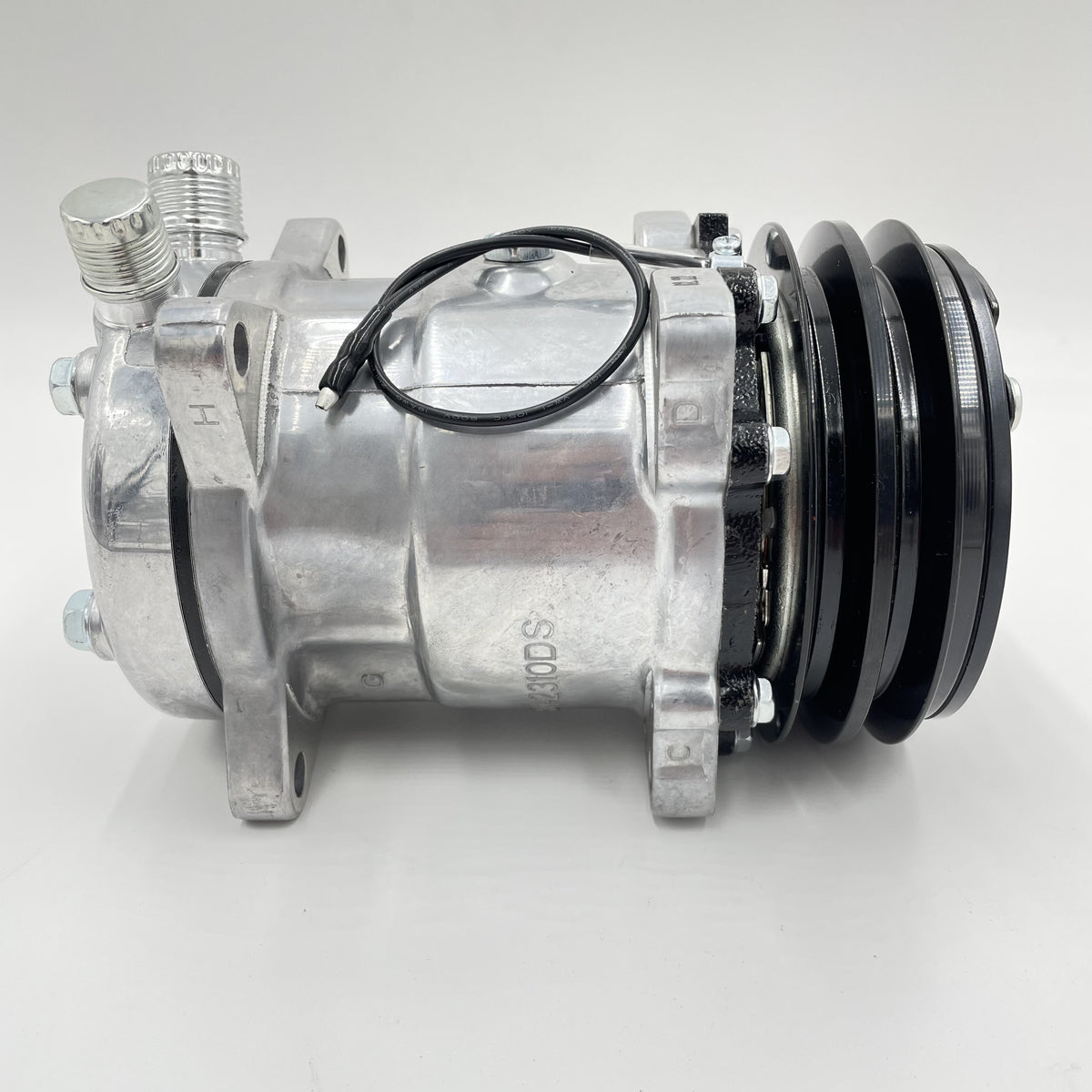 LR DEFENDER 200TDi / V8 A/C Compressor With V-Belt Pulleys SD5H14