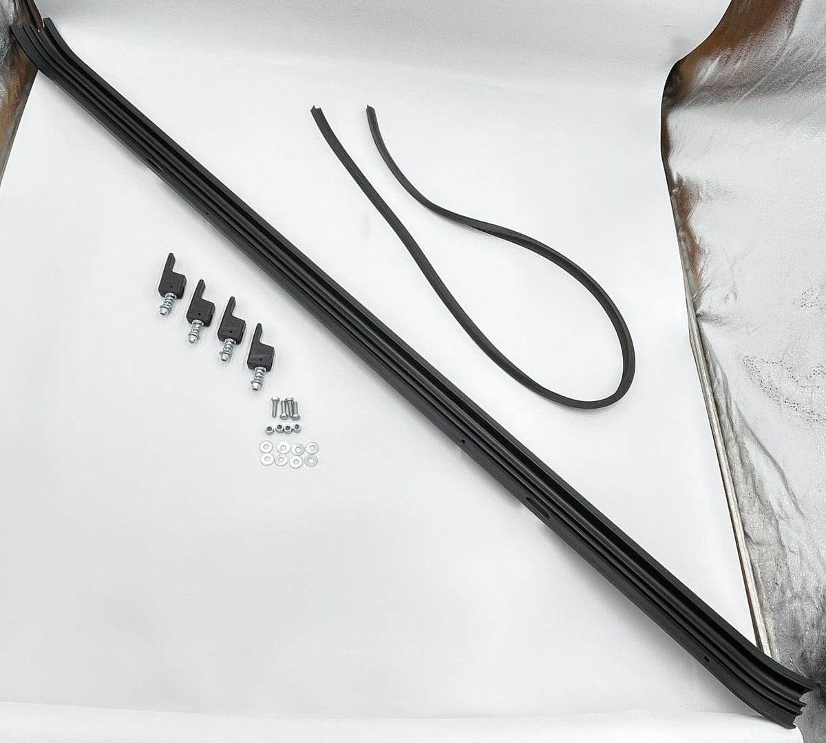 LR DEFENDER -00 90"/110" Early Style Header Rail & Complete Windscreen Fitting Kit EXT221-22