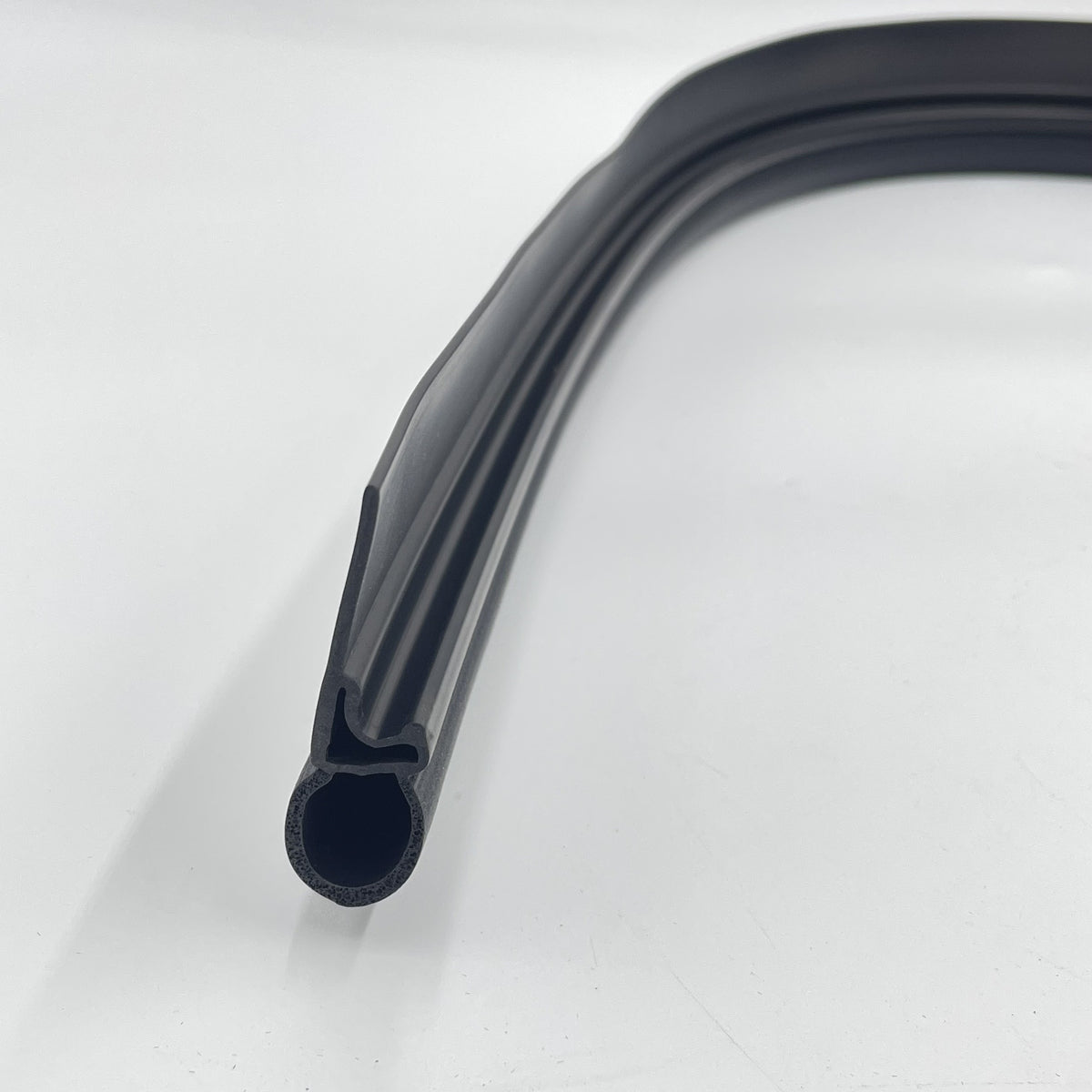 LR DEFENDER 83-16 Rear Tailgate Seal for Sill LR055354