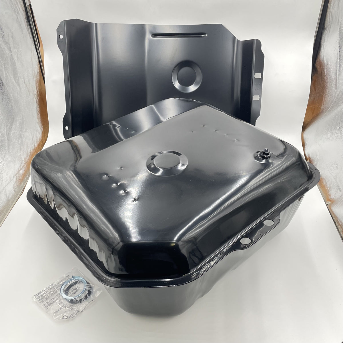 LR DEFENDER RR CLASSIC FUEL TANK WITH CRADLE JM-99153 / NTC4553 / ESR2000