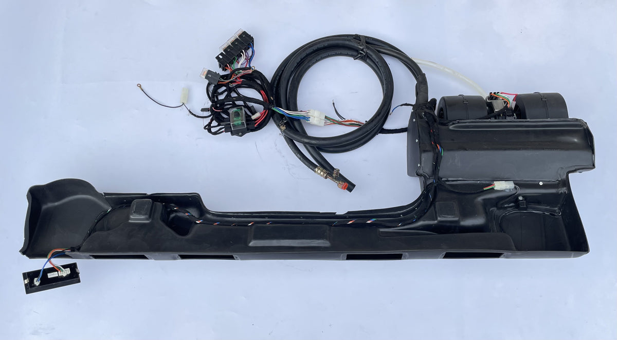 LR DEFENDER RHD Under Dash Air Conditioning Evaporator One Corner Damaged !!!