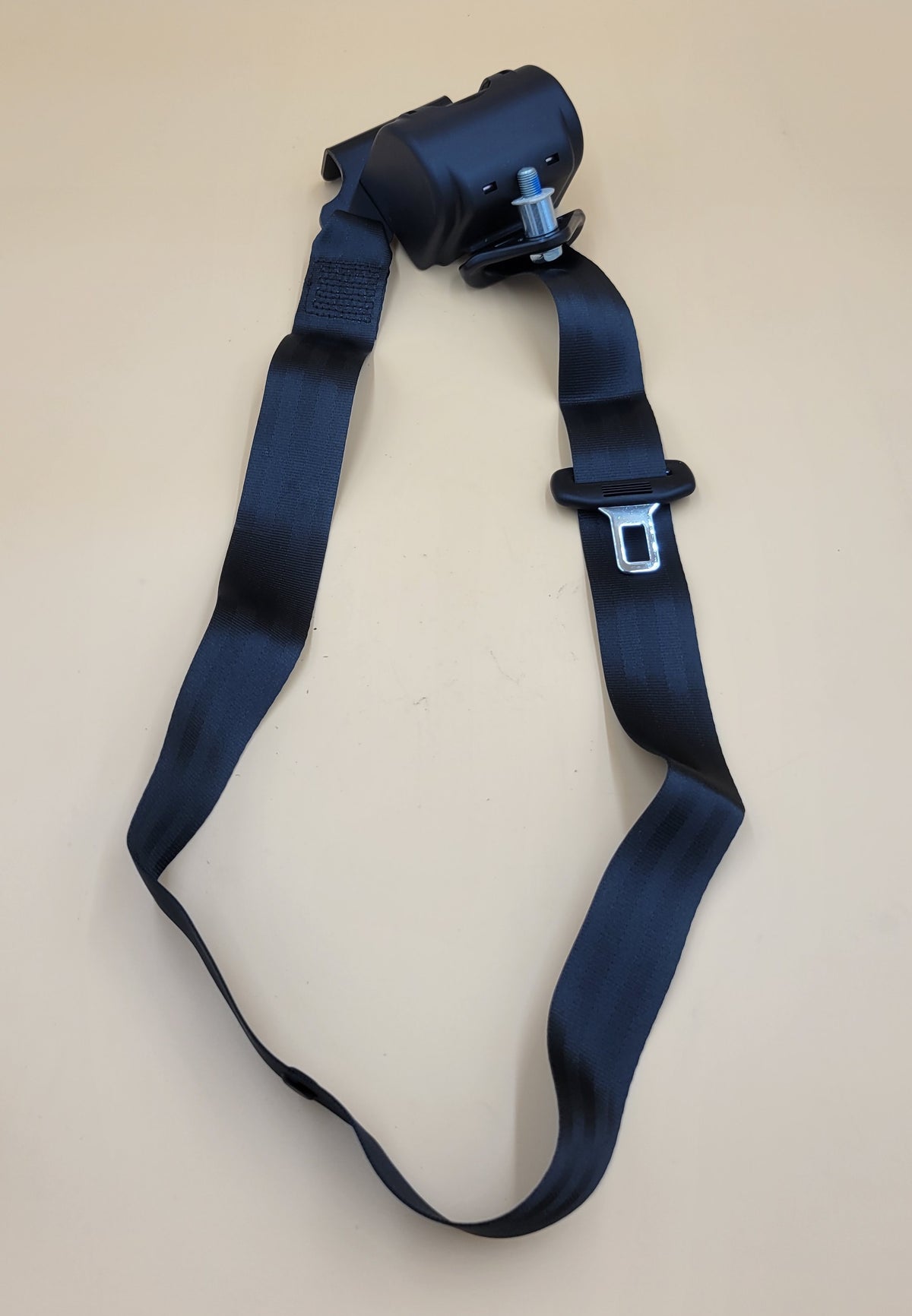 LR DEFENDER -06 FR RH Seat Belt Two Bolt Fixing Reel BTR6562