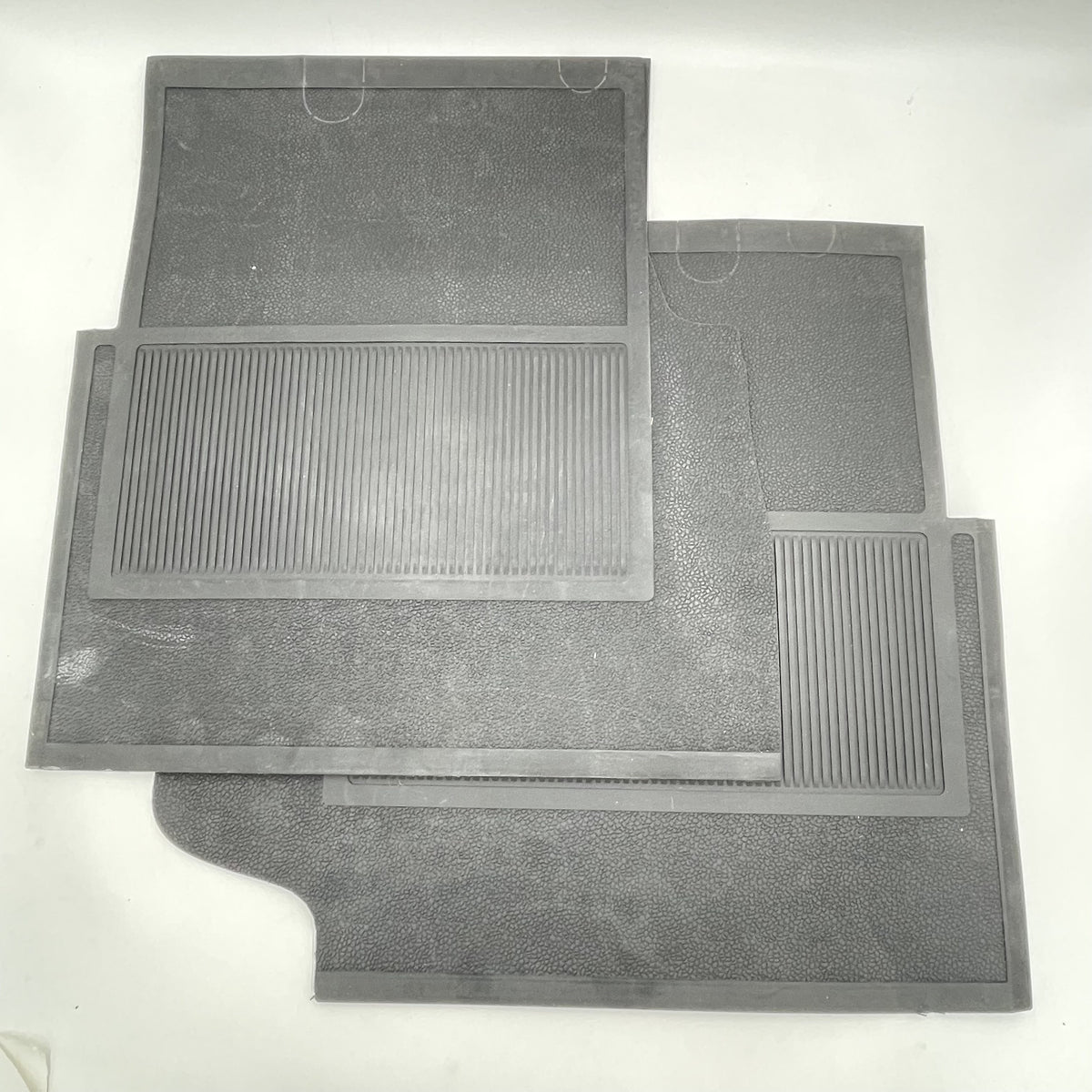 LR DEFENDER Front Rubber Footwell Mat Set Pair In Black DA4502