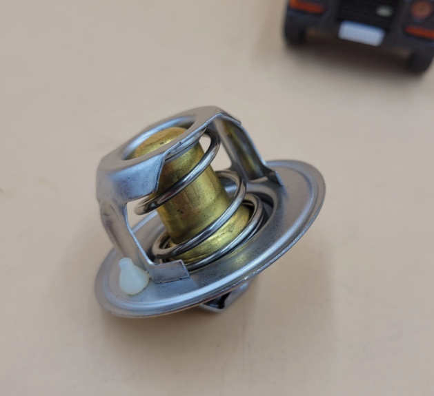 LR DEFENDER RR Classic V8 Twin Carb Thermostat 82 Degrees 602687
