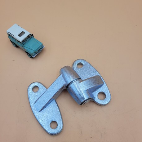 LR SERIES DEFENDER -16 Rear Safari Door Lower Hinge LR075817