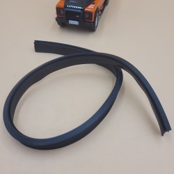 Mouse over image to zoom Land Rover Defender Hardtop Side Panel to Body Waistline Sealing Rubber 333487