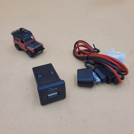 LAND ROVER DEFENDER USB SOCKET SWITCH DA6674