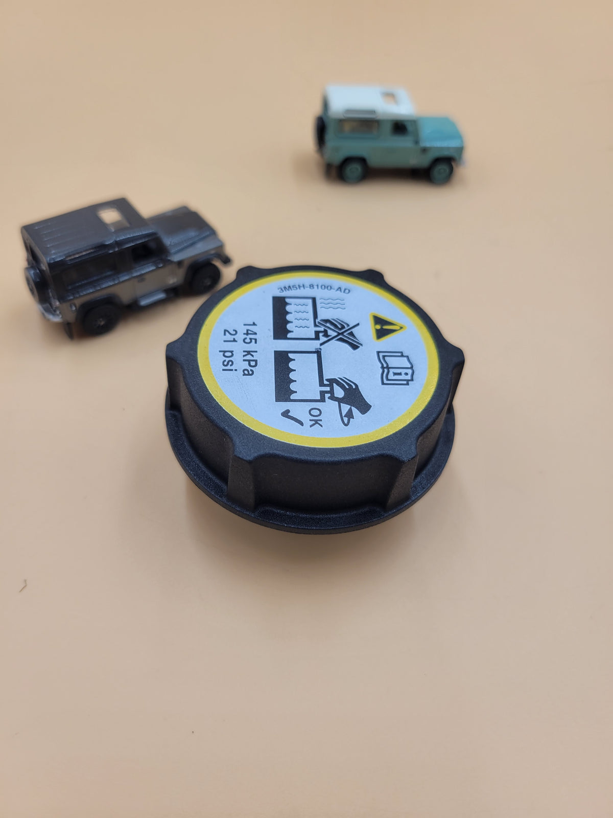 DISCOVERY SPORT 2015 Expansion Tank Cap LR000243LR