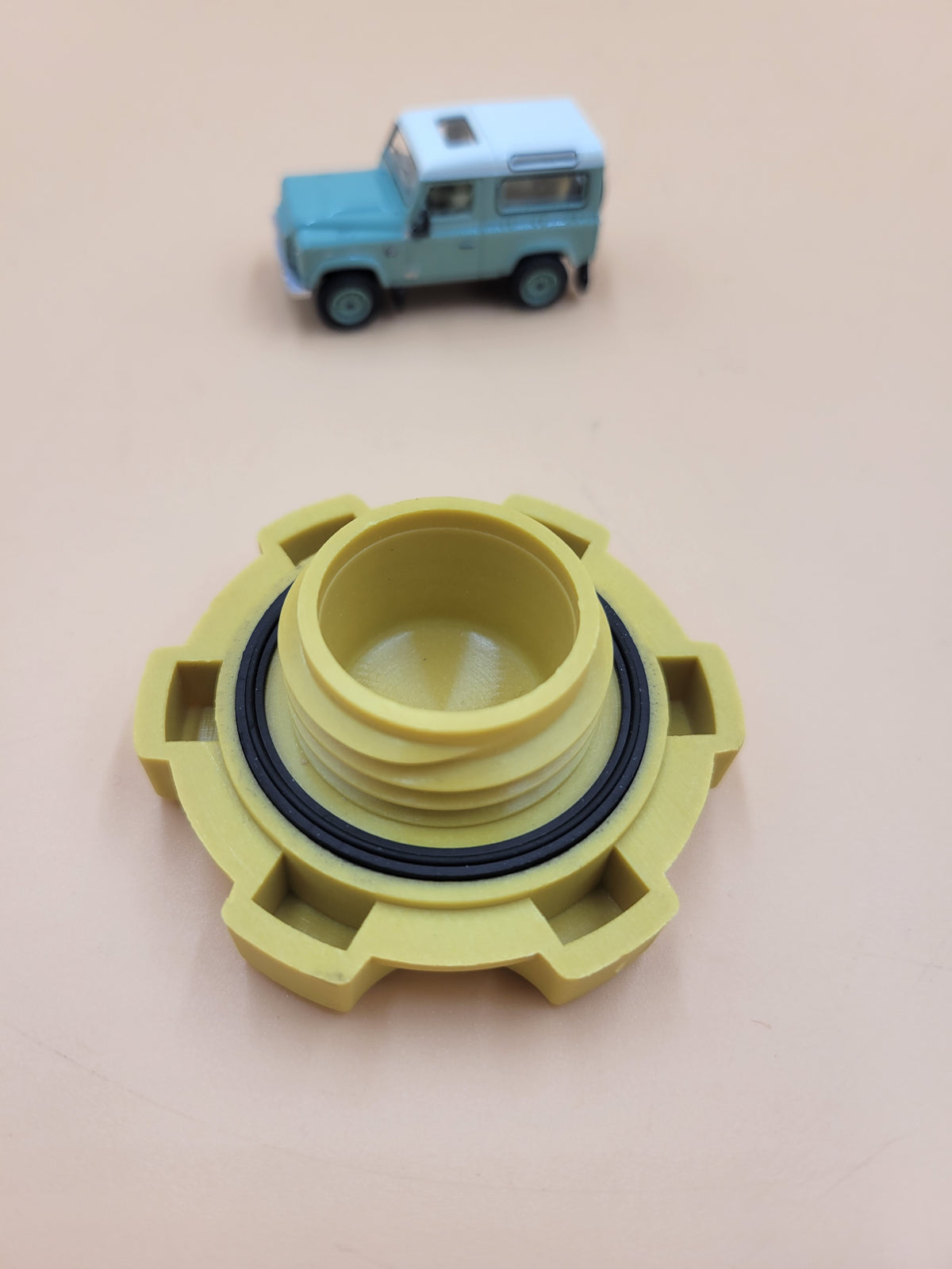 LR DEFENDER DISCOVERY II TD5 ENGINE OIL FILLER CAP YELLOW LQC100270L