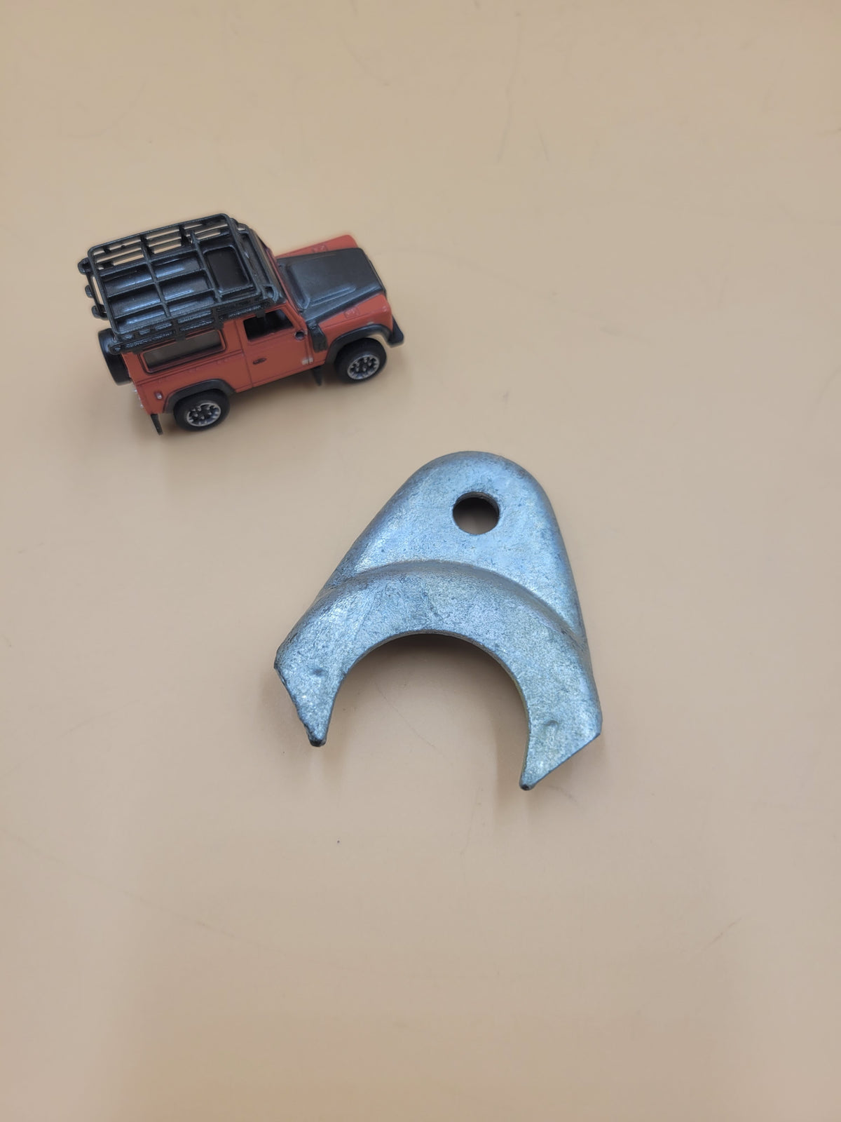 LR SERIES DEFENDER Bracket for Hoodsticks 304301A EXT263-23