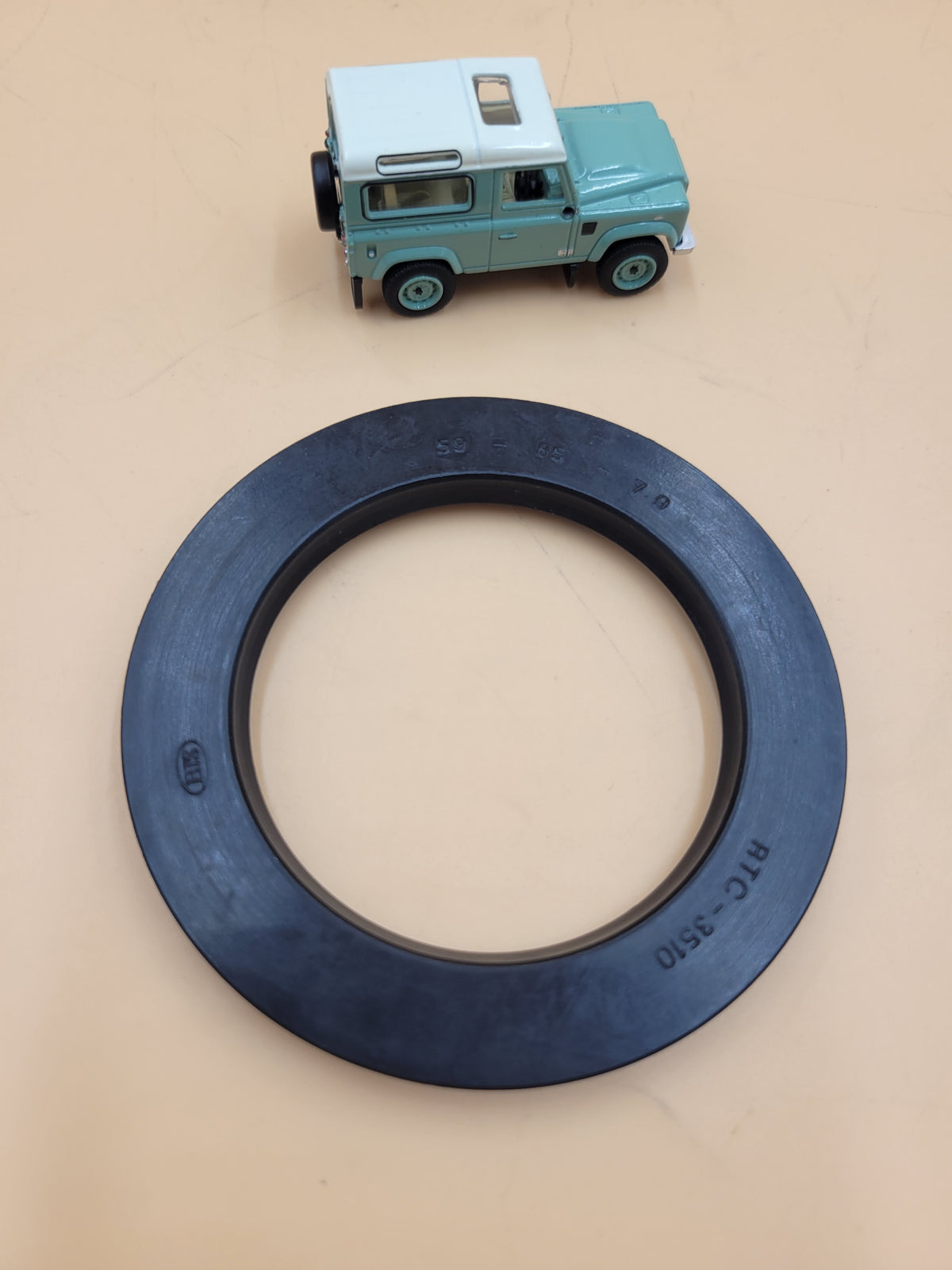 LR SERIES IIA III up to -80 Wheel Bearing Hub Oil Seal BR2103 / RTC3510