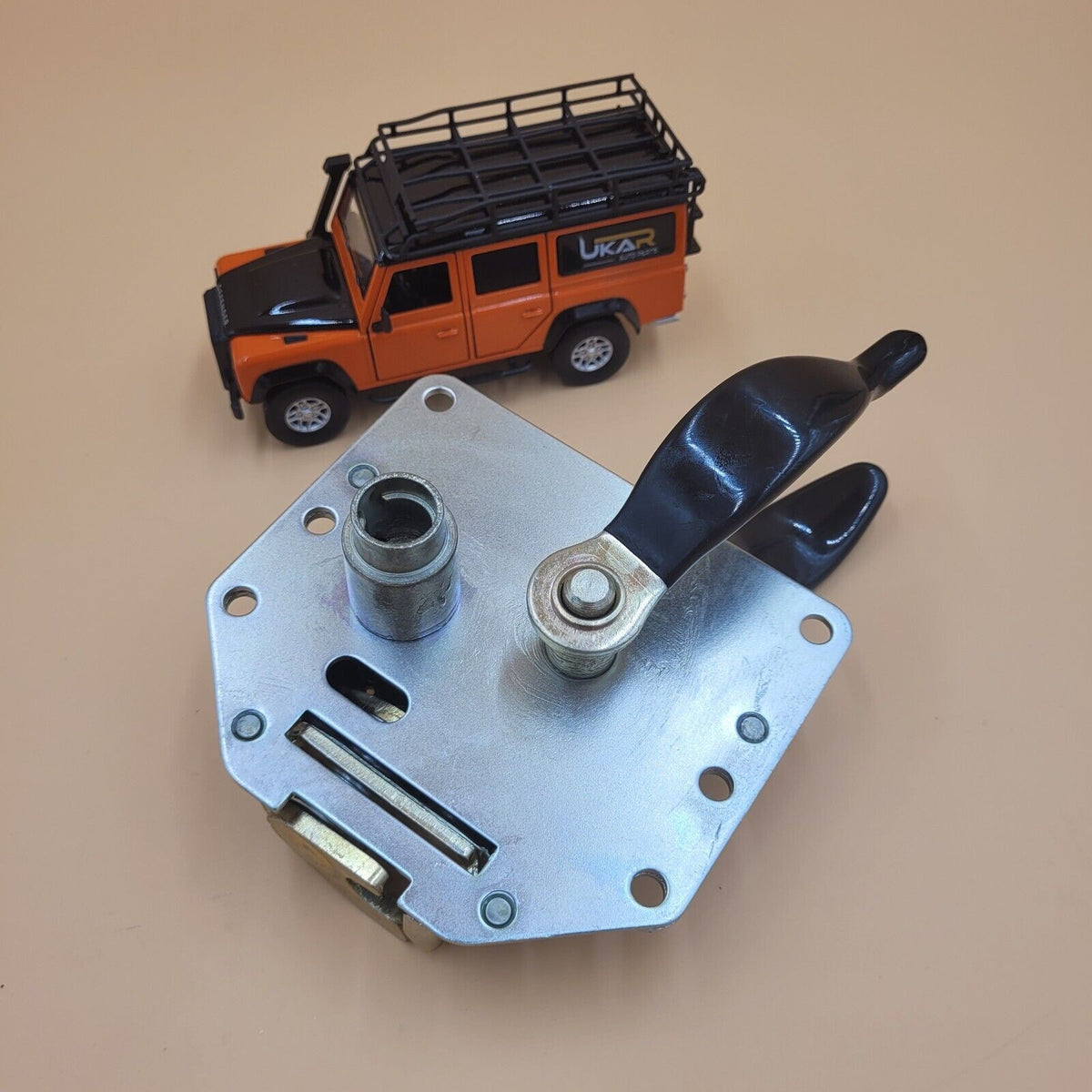 LR SERIES DEFENDER -06 Front Right Door & Rear End Safari Door FQJ103840