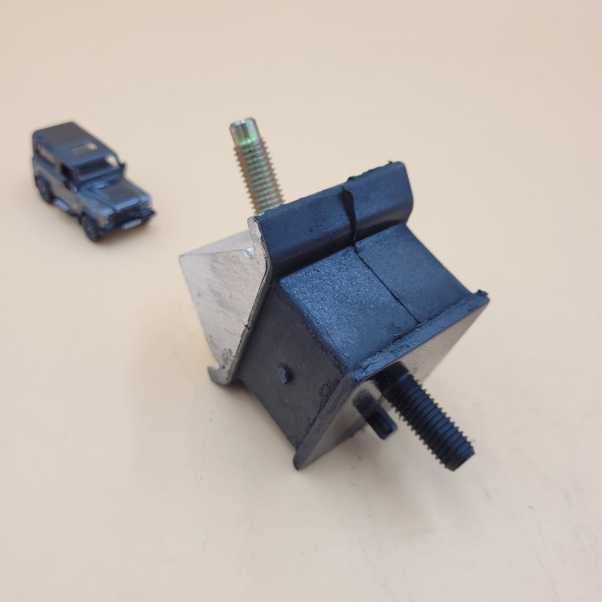 LR DEFENDER 300TDi DISCOVERY I RRC Right Transmission Rubber Mounting ANR3200