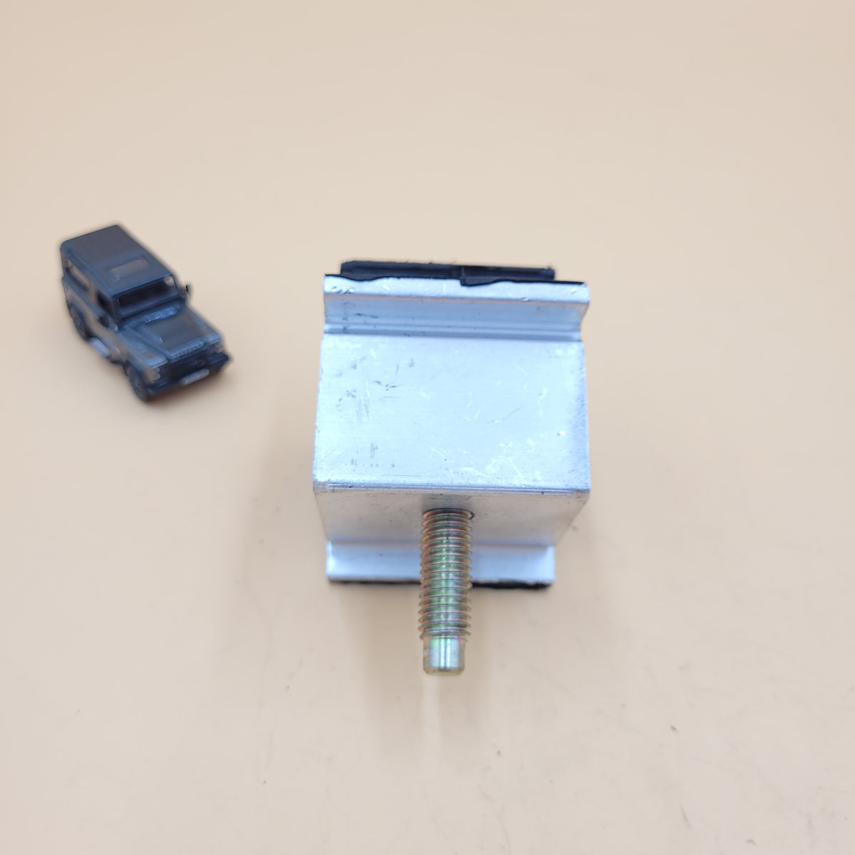 LR DEFENDER 300TDi DISCOVERY I RRC Right Transmission Rubber Mounting ANR3200