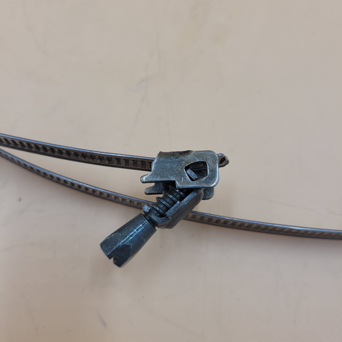 LR DEFENDER 4CYL Cooling Fan Duct Clip NRC6430