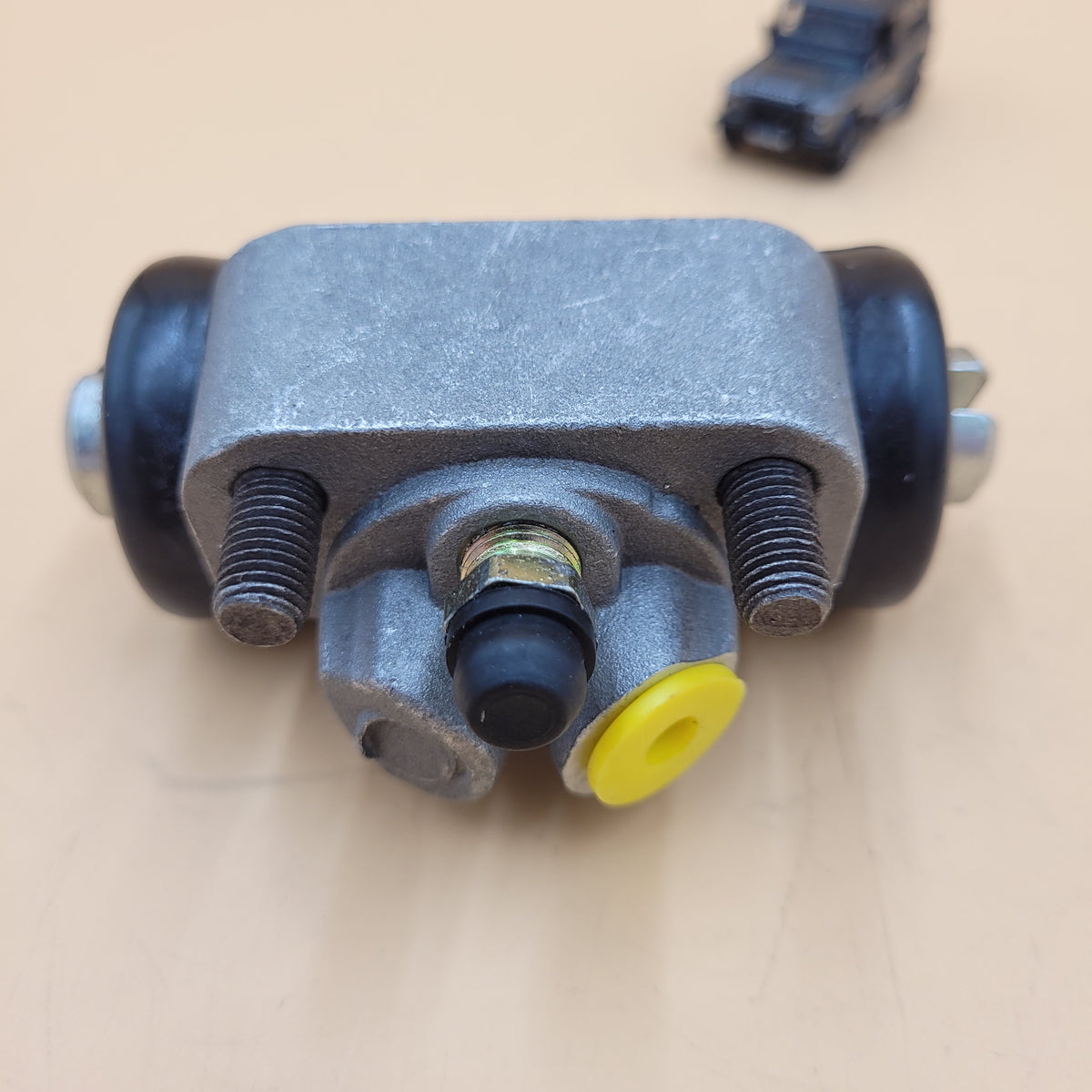 LR DEFENDER 90" Rear Right Brake Wheel Cylinder RTC3168