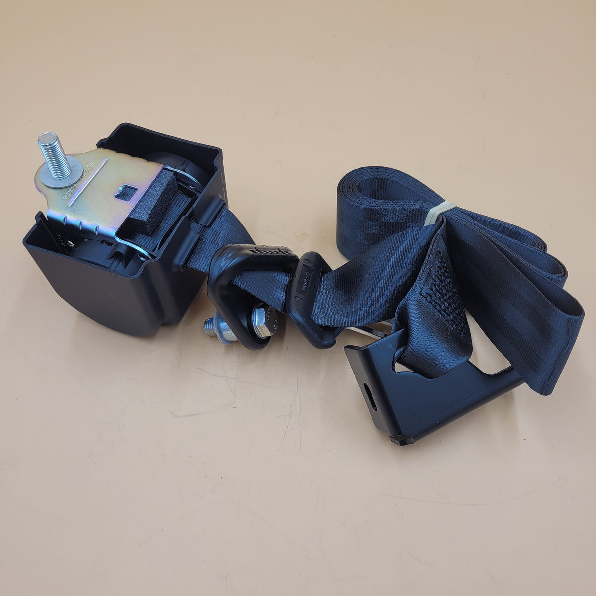 LR DEFENDER 01-06 Front Left Hand Seat Belt EVB000540LNF