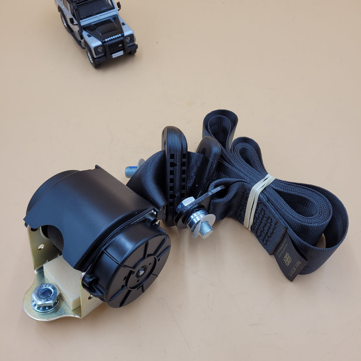 LR DEFENDER -07 110'/130' 2ND ROW Right/Left Outer Seat Belt BTR5779