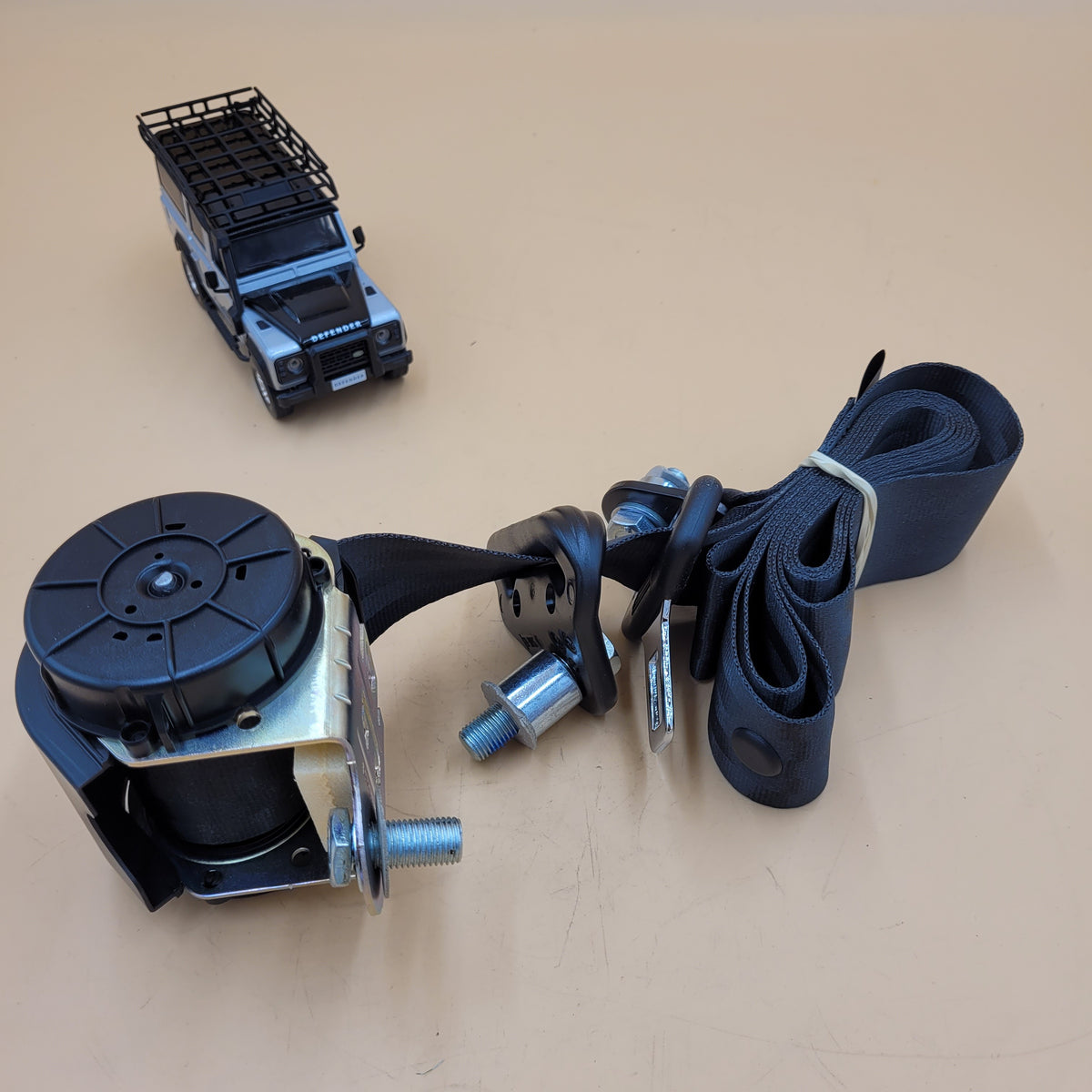 LR DEFENDER -07 110'/130' 2ND ROW Right/Left Outer Seat Belt BTR5779