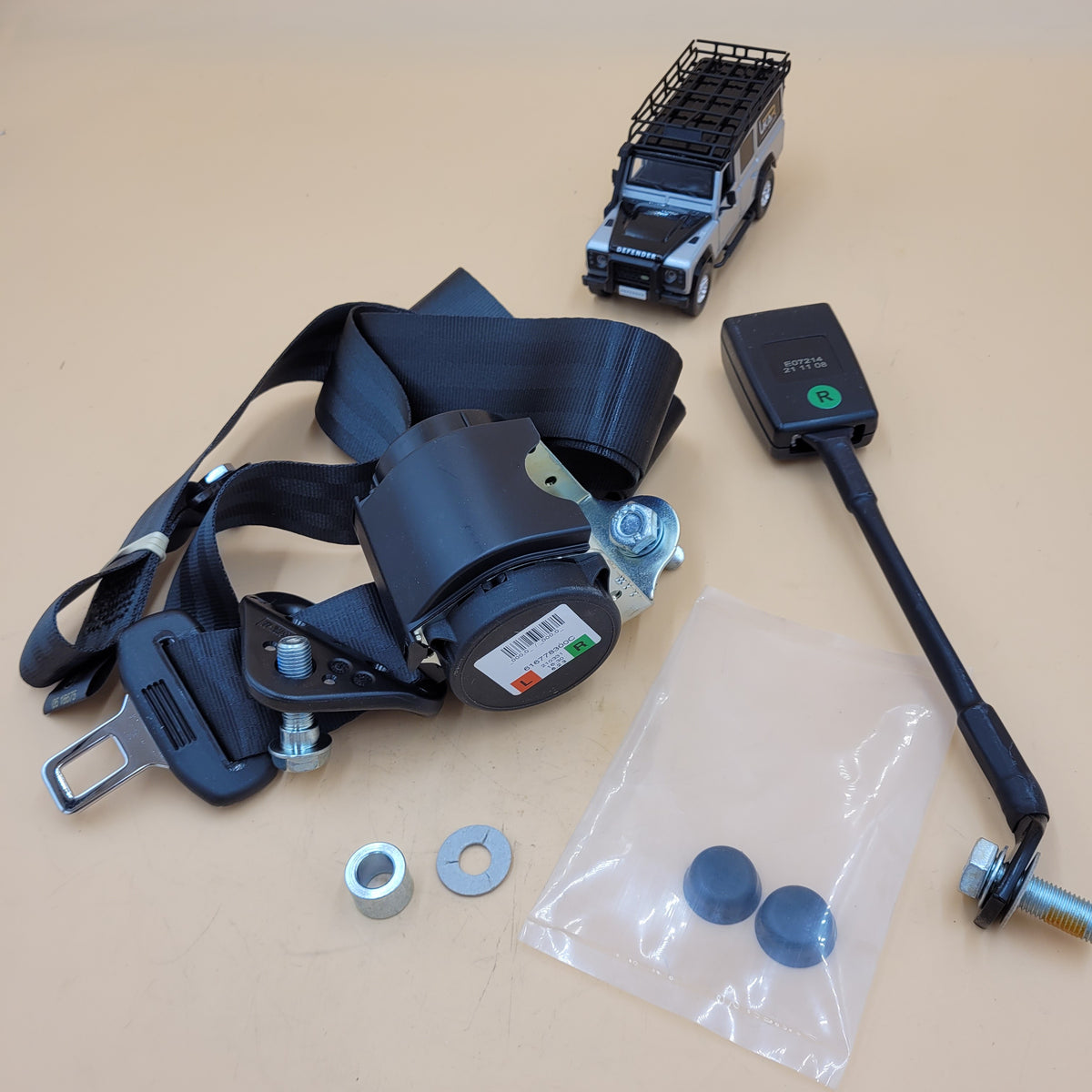 LR SERIES Early DEFENDER 87- Front Right Hand Seat Belt Kit MXC5492