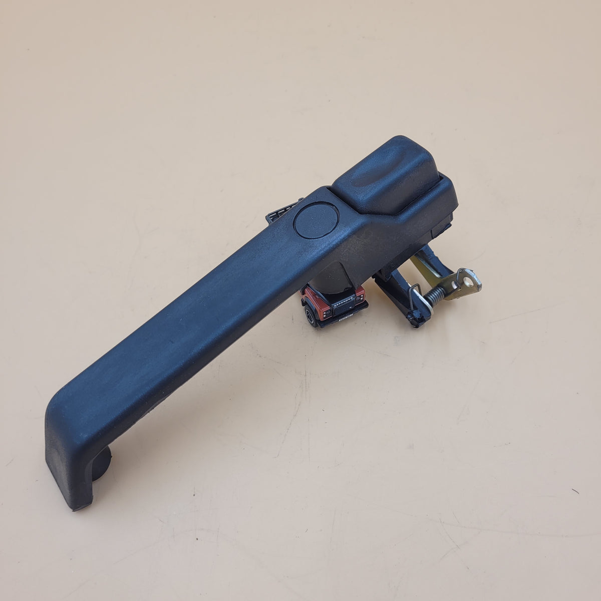 LR DEFENDER -16 Rear Right Handle Part LR066529
