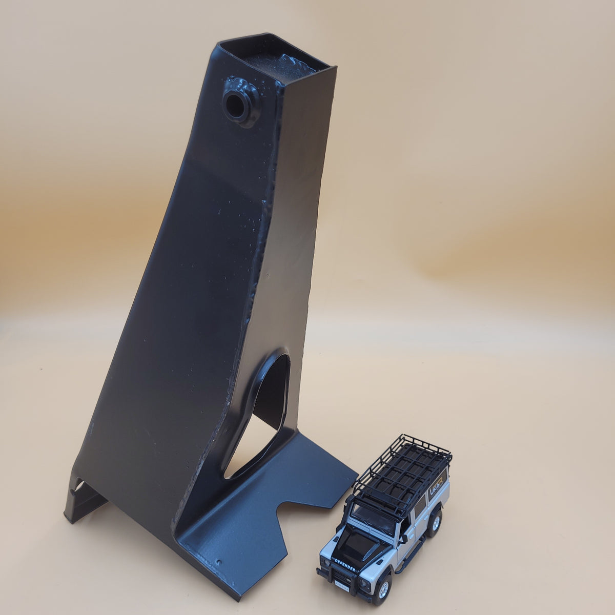 LR DEFENDER Front Left Bulkhead Outrigger Part LR513N/S
