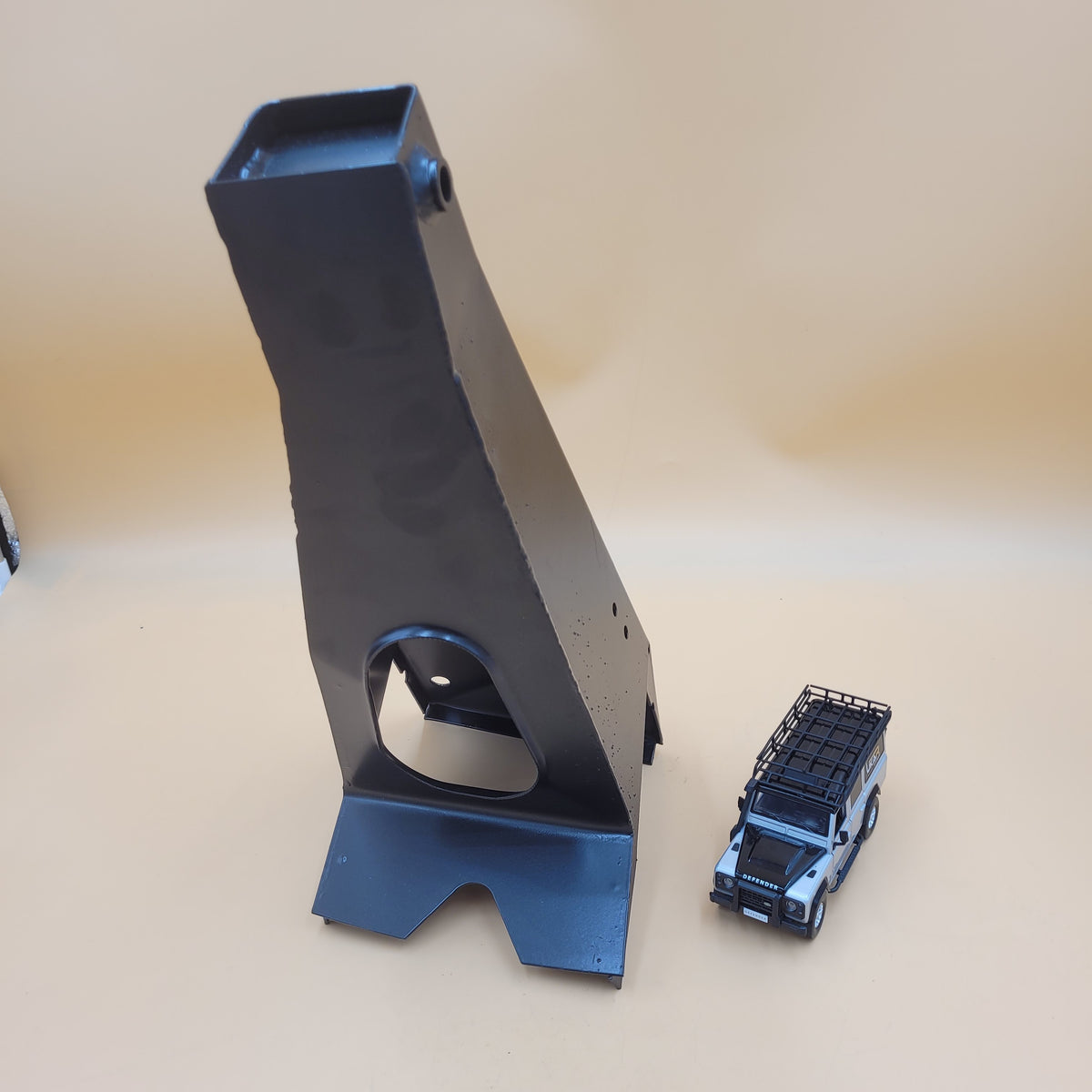 LR DEFENDER Front Left Bulkhead Outrigger Part LR513N/S