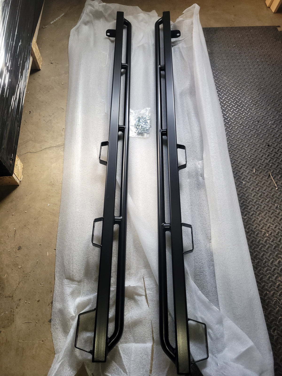 LR DEFENDER 130" -16 TREE SLIDERS BLACK LRB830