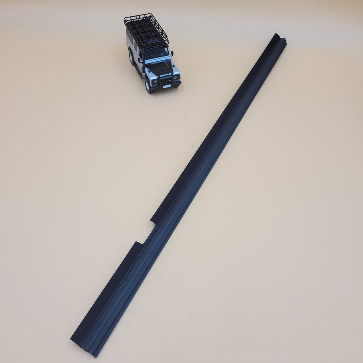 LR DEFENDER REAR SIDE DOOR WAIST OUTER WEATHER SEAL RUBBER LH ALR5981