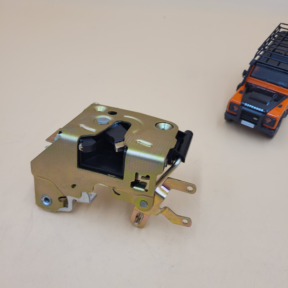 LR DISCOVERY I RR Classic Front Left Hand Door Latch MTC7592