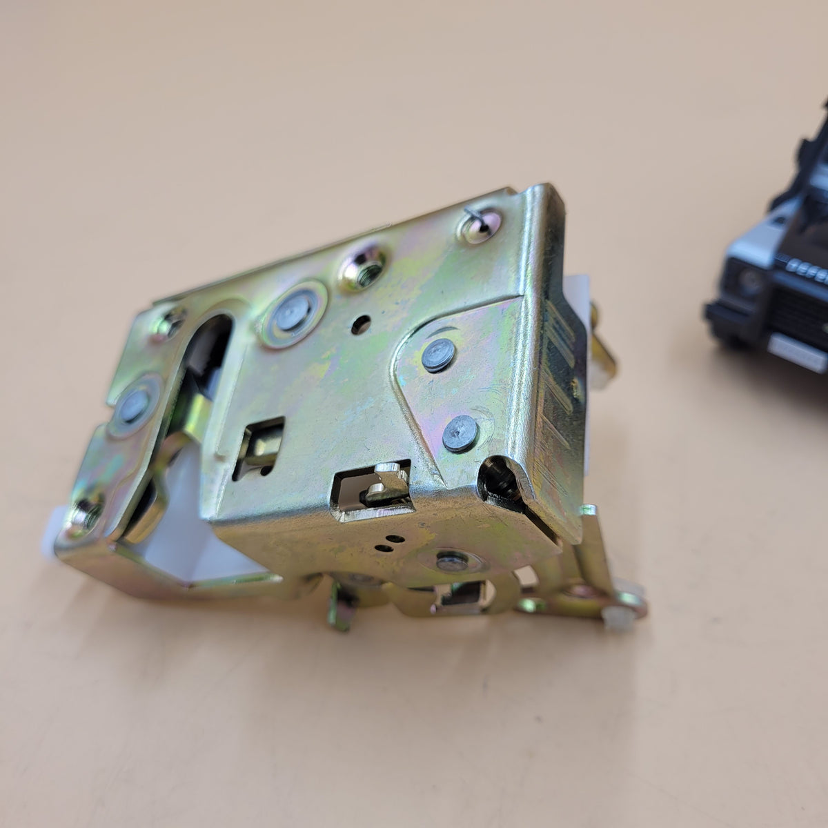 LR DEFENDER 94-16 Rear Left Hand Side Door Latch FQM100770 FQM100771