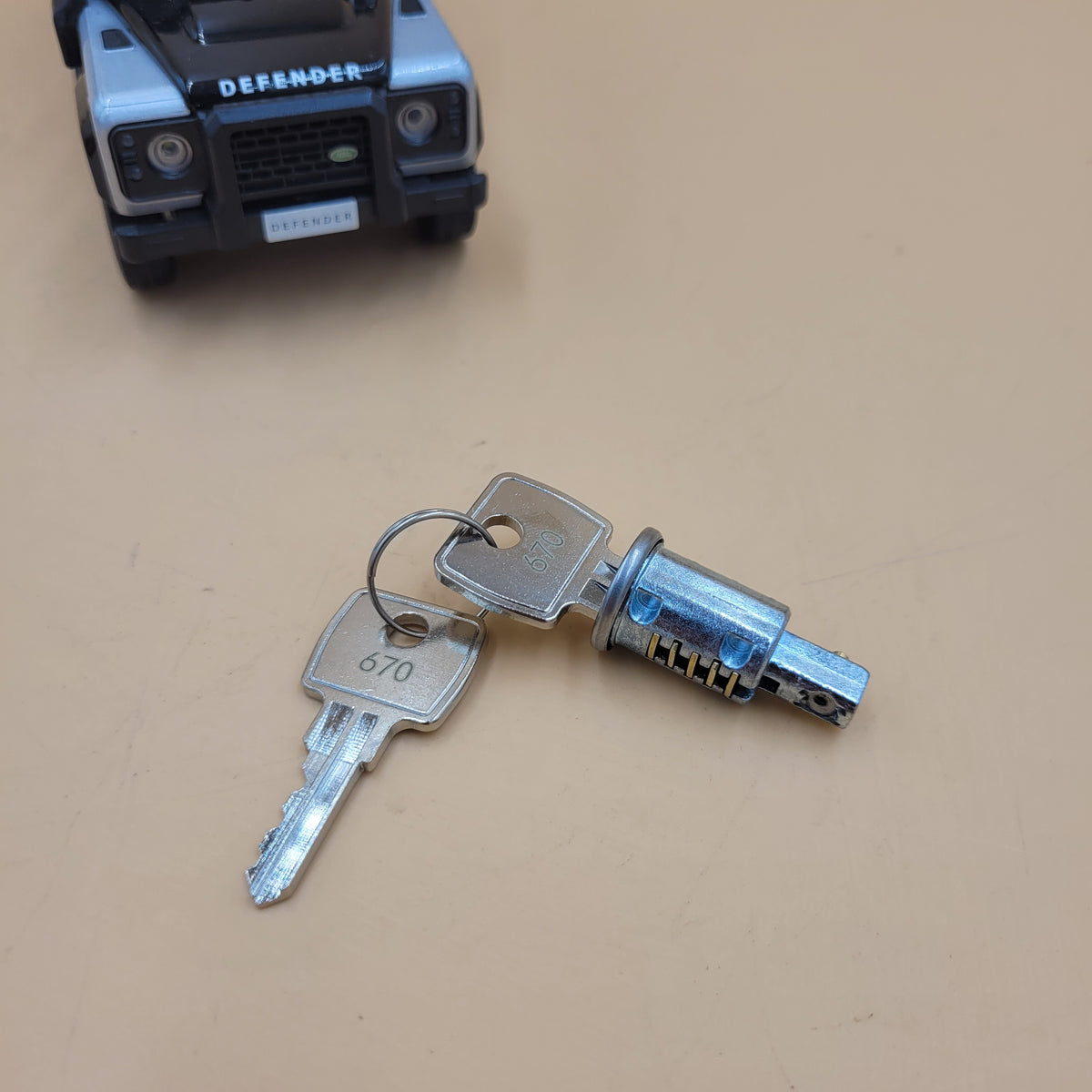 LR SERIES DEFENDER -86 Lockset, Barrel and Keys for Ignition 395141