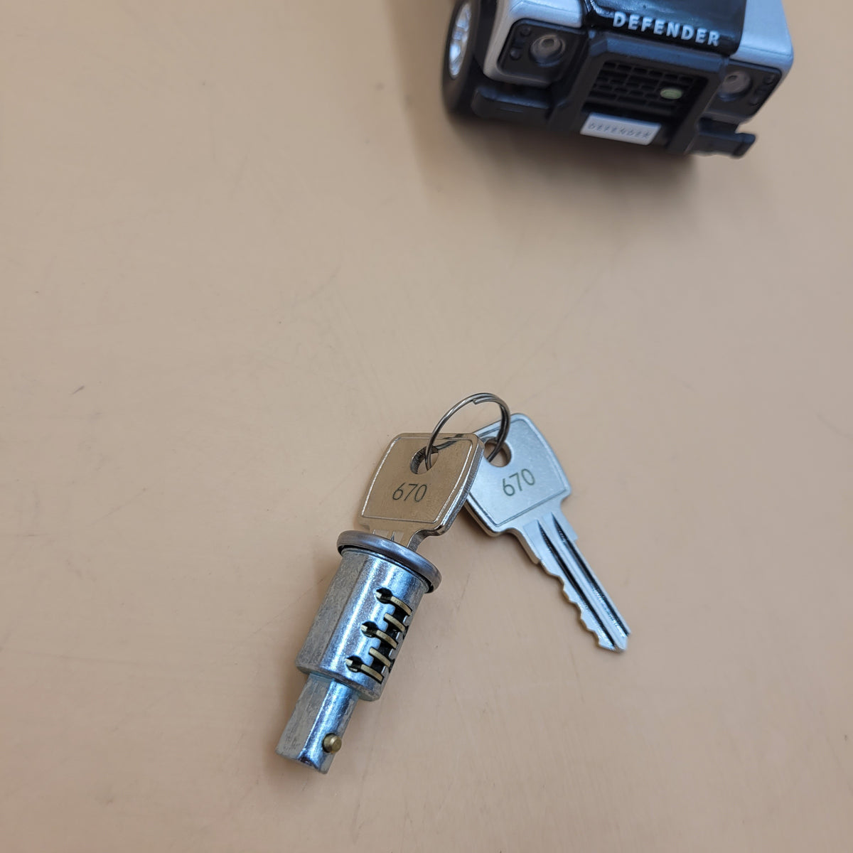 LR SERIES DEFENDER -86 Lockset, Barrel and Keys for Ignition 395141