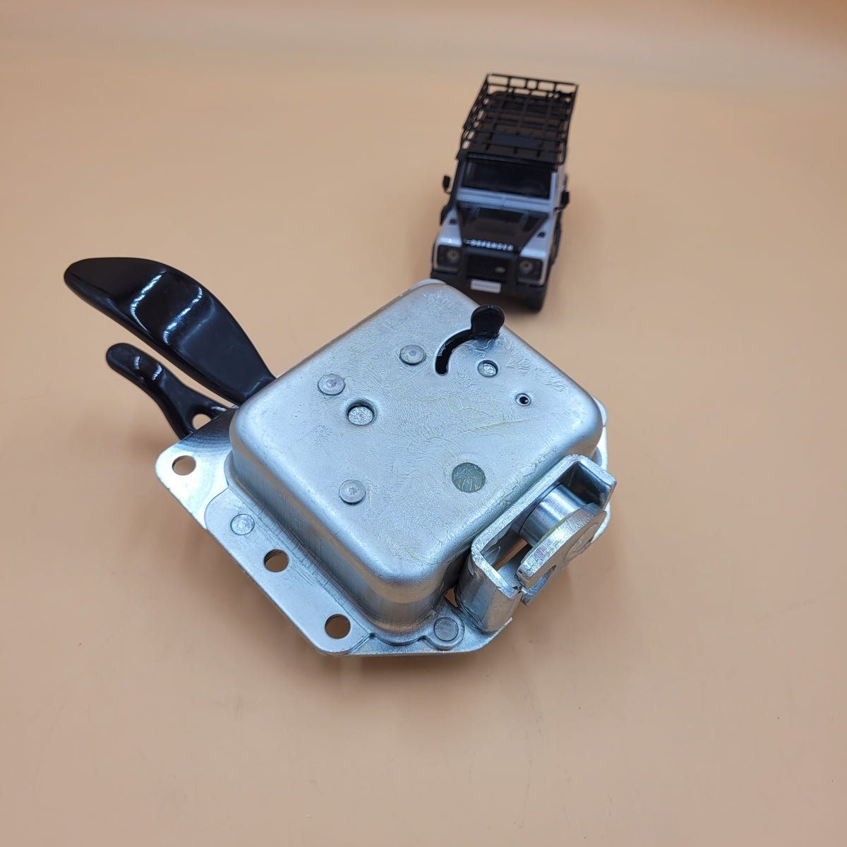 LR DEFENDER 12-16 Rear End Door Handle & Latch without Central Locking LR031336