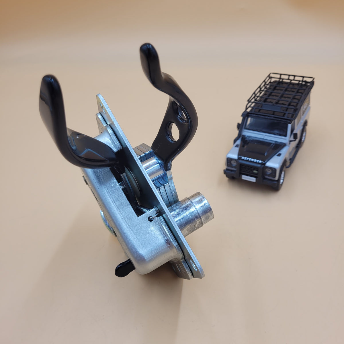 LR DEFENDER 12-16 Rear End Door Handle & Latch without Central Locking LR031336