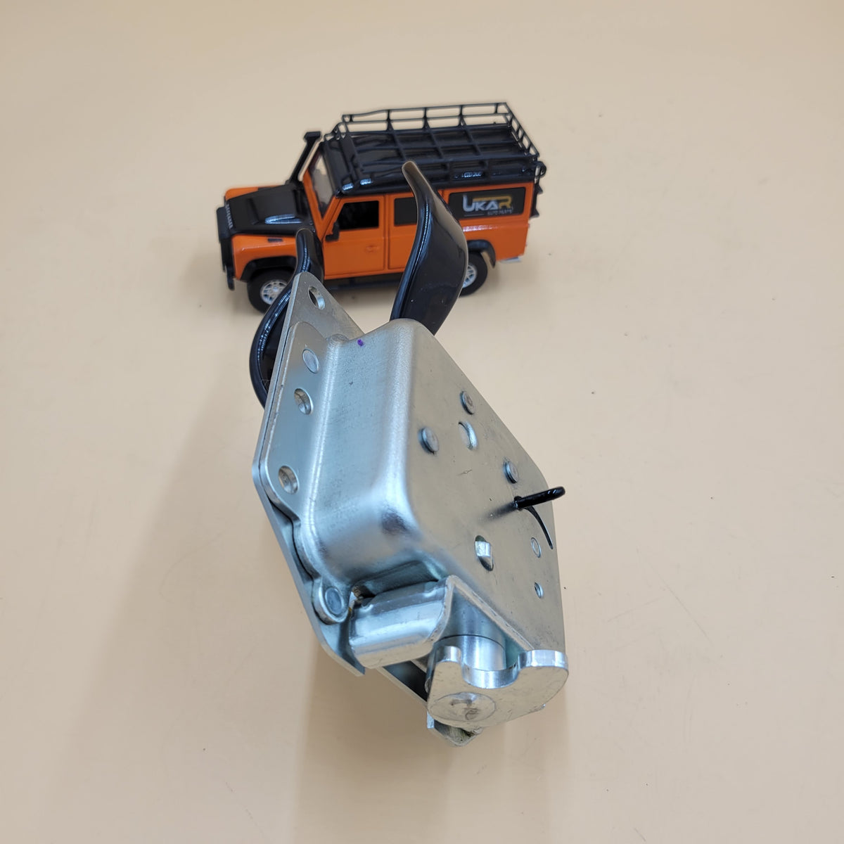 LR DEFENDER 02-11 Rear End Door Handle and Latch Without CLS FQJ500340