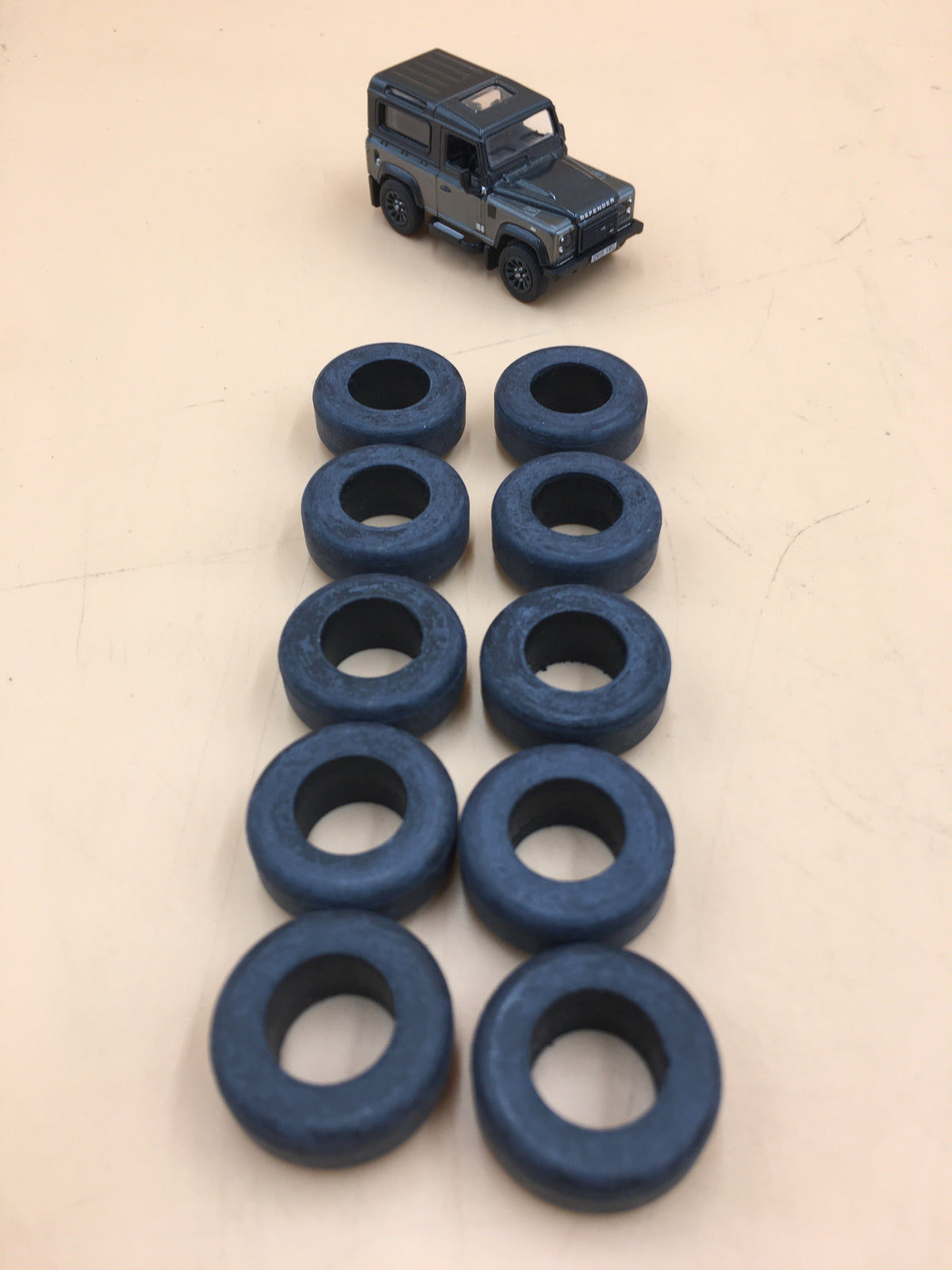 SET X 10 LR SERIES DEFENDER Fuel Tank Mounting Rubber 90508545