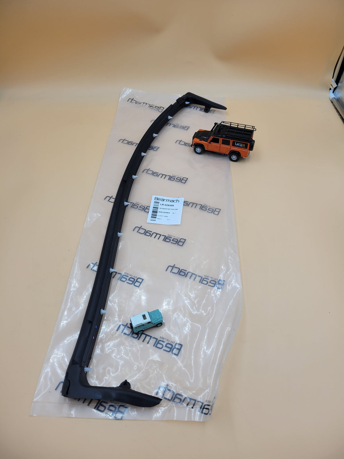 LR DEFENDER -06 LH & RH Front Side Door Seal for Sill LR029309